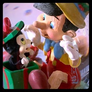 DISNEY SNOWGLOBE - Pinnochio